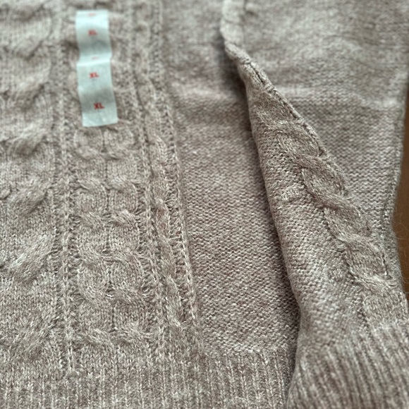Old Navy Women’s Sweater XL - Picture 10 of 10